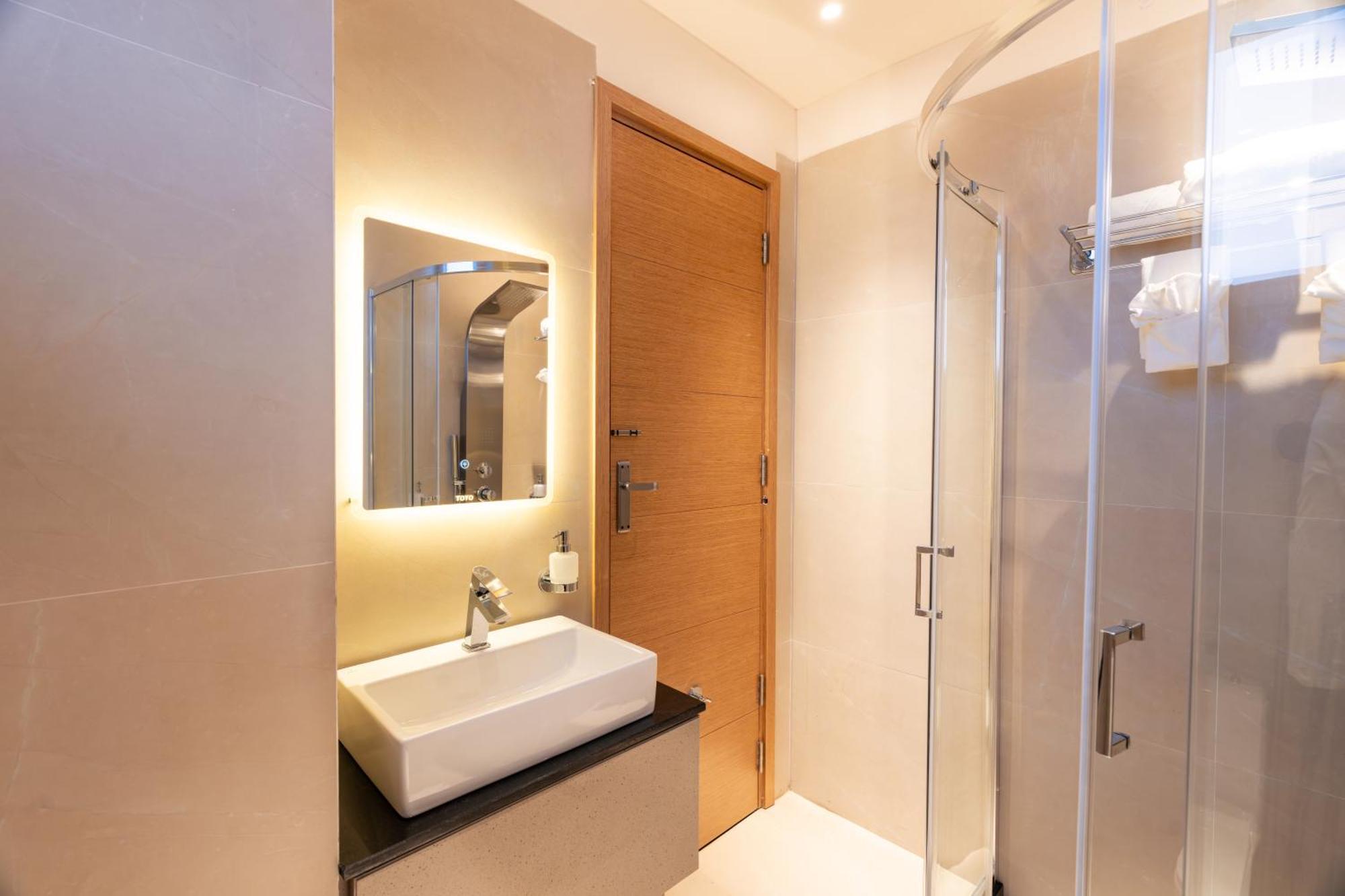Krishna'S Courtyard Hotel & Convention Urali Ngoại thất bức ảnh